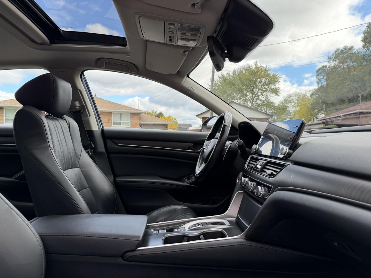 2018 Honda Accord Hybrid Touring - Photo #12