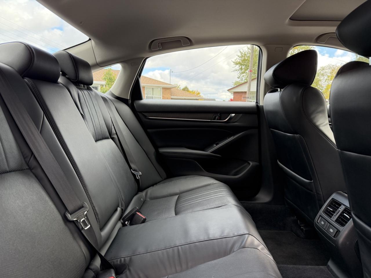 2018 Honda Accord Hybrid Touring - Photo #11