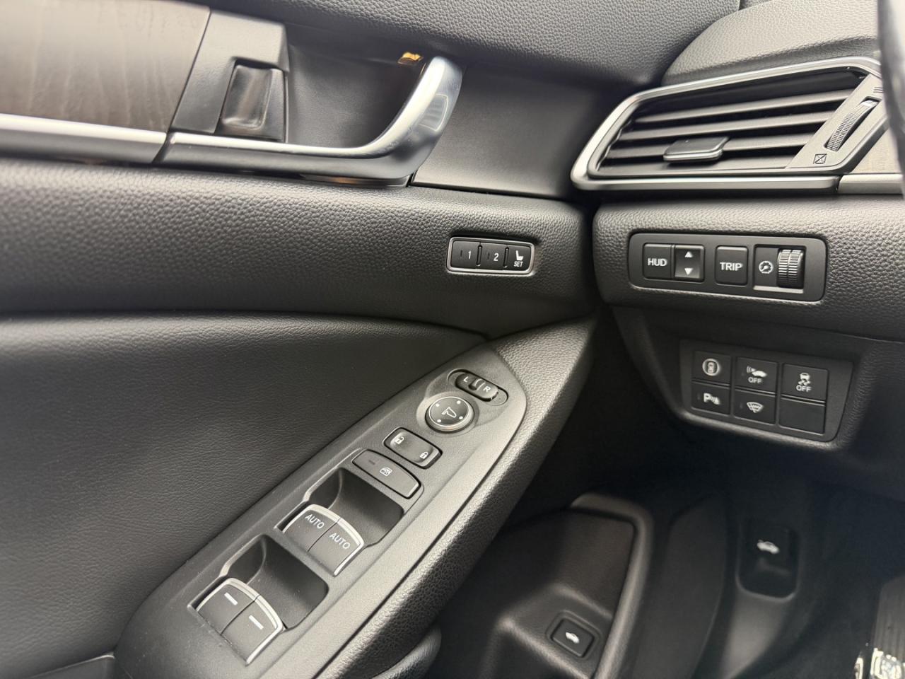 2018 Honda Accord Hybrid Touring - Photo #27