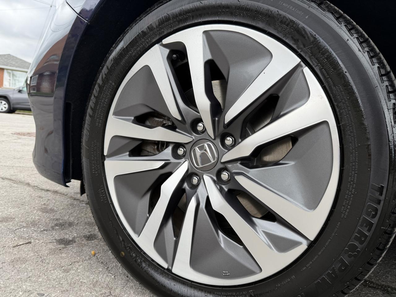 2018 Honda Accord Hybrid Touring - Photo #32