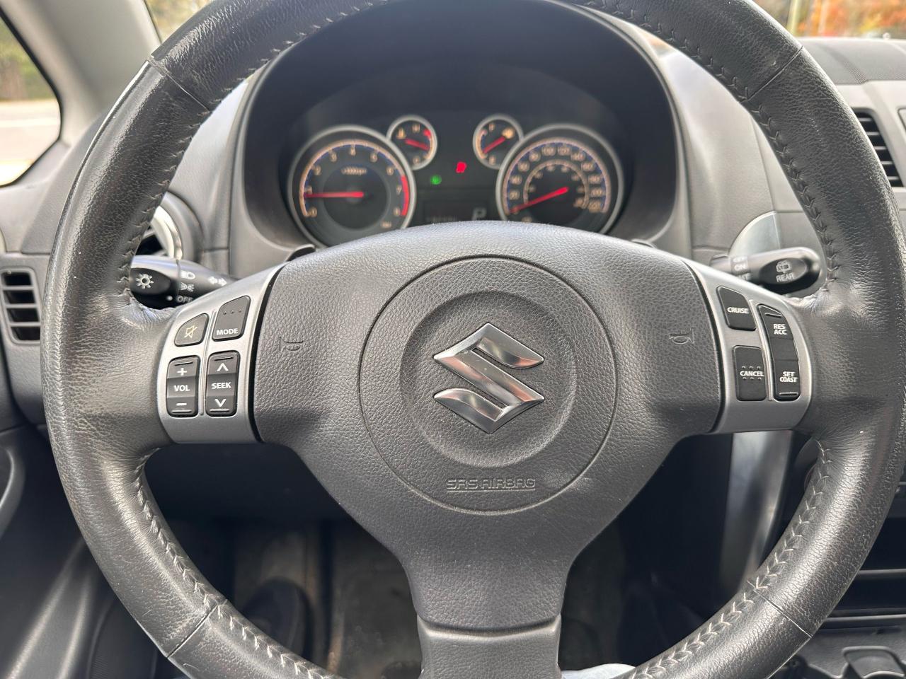 2010 Suzuki SX4 JLX - Photo #10
