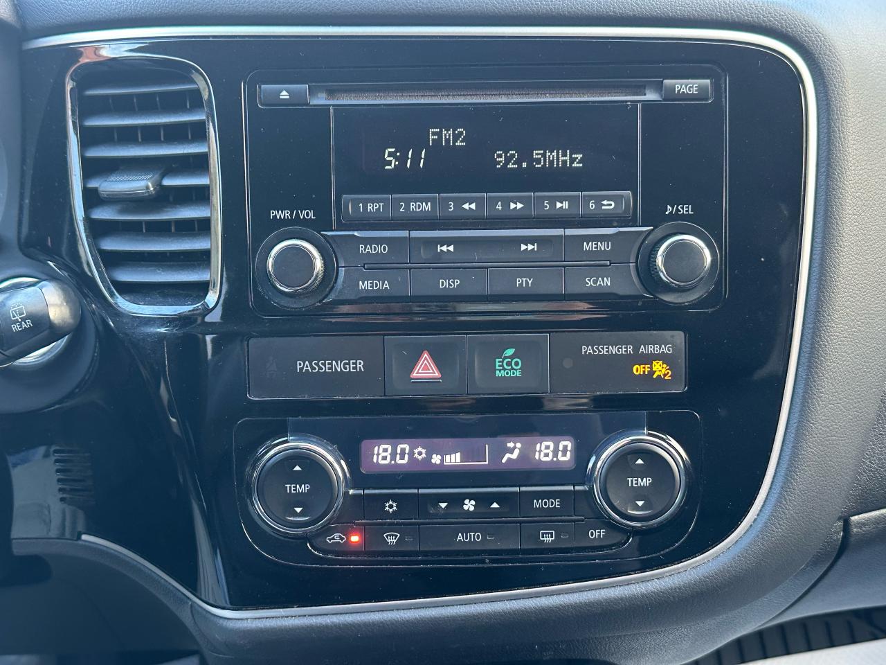 2014 Mitsubishi Outlander SE - Photo #16