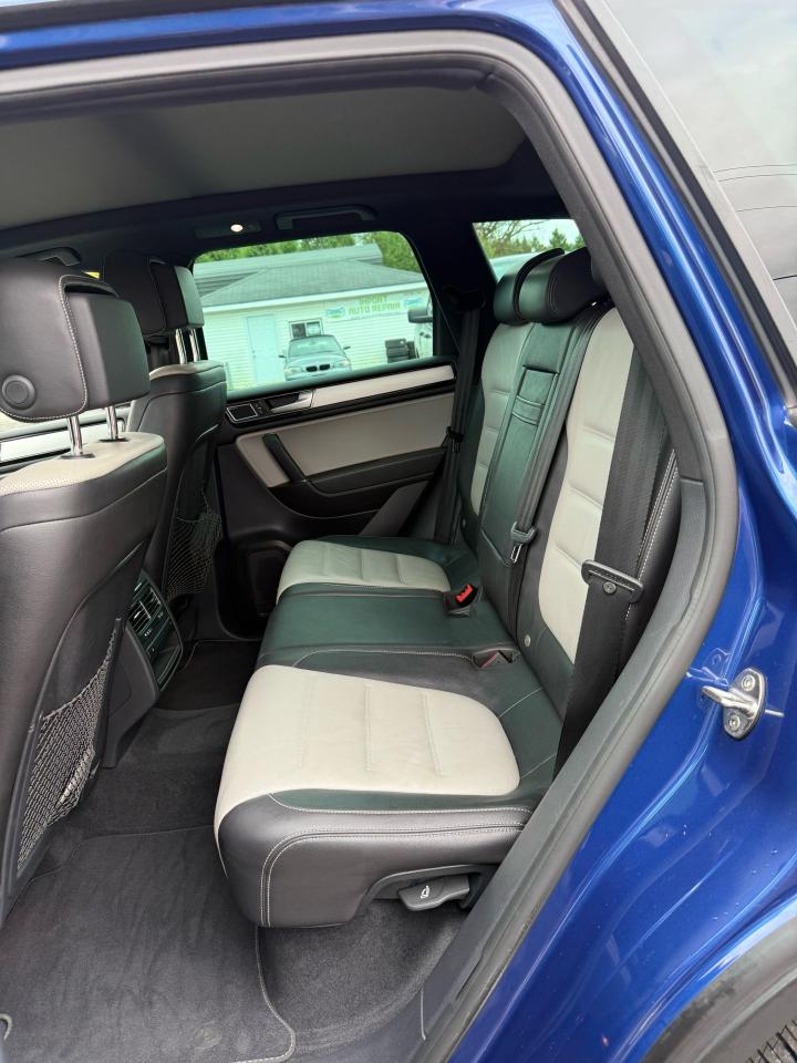 2017 Volkswagen Touareg Wolfsburg Edition Photo