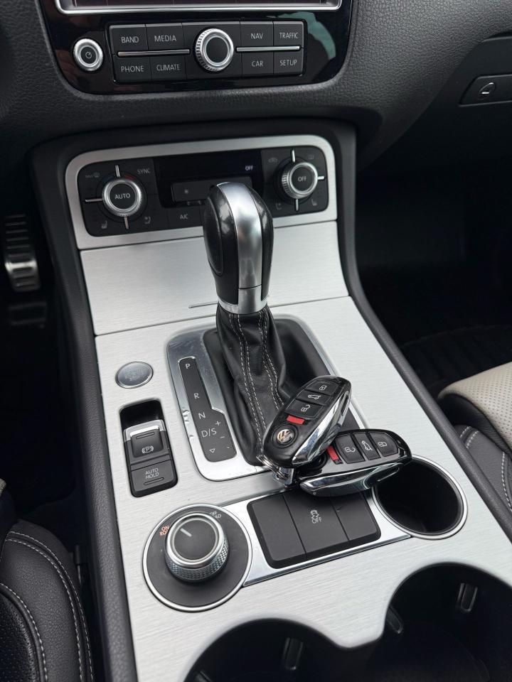 2017 Volkswagen Touareg Wolfsburg Edition Photo