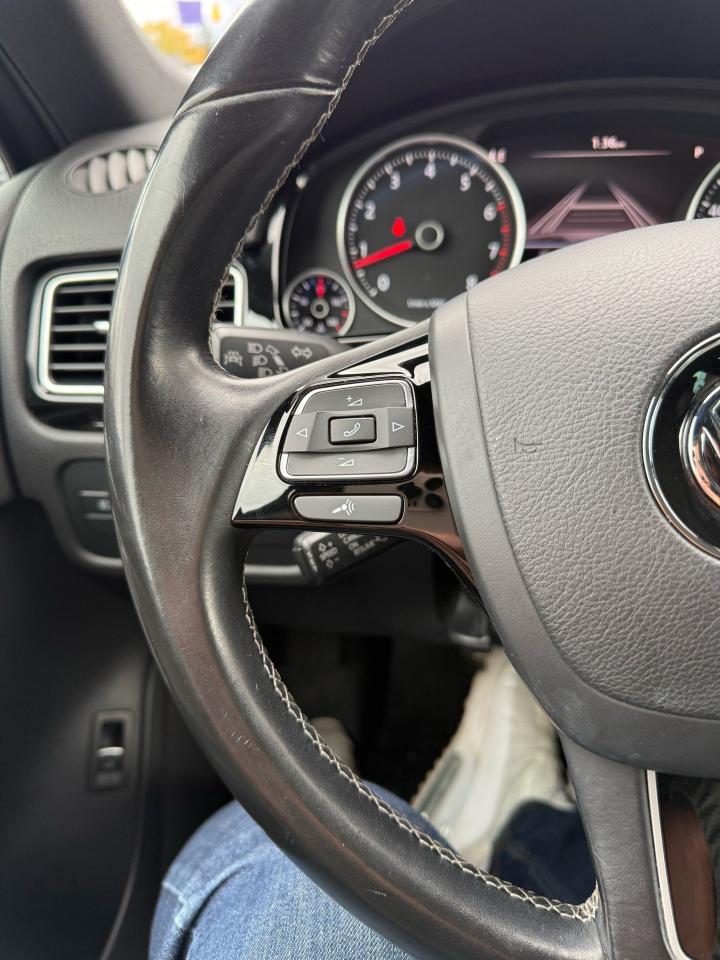 2017 Volkswagen Touareg Wolfsburg Edition Photo