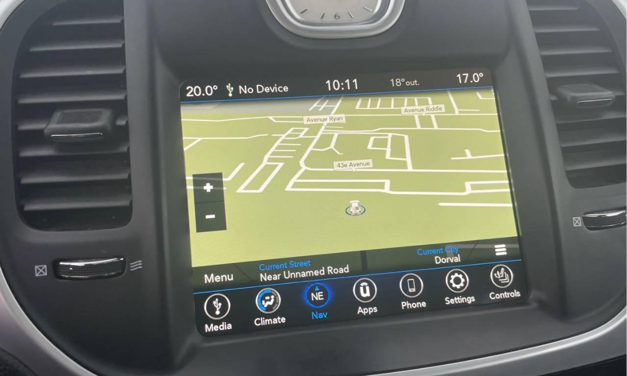 2023 Chrysler 300 300 TOURING L - Photo #9