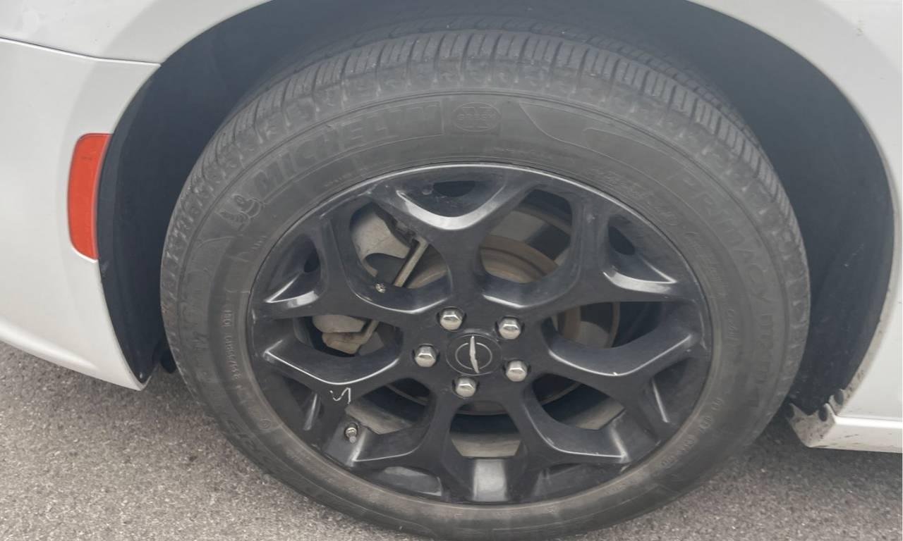 2023 Chrysler 300 300 TOURING L - Photo #6