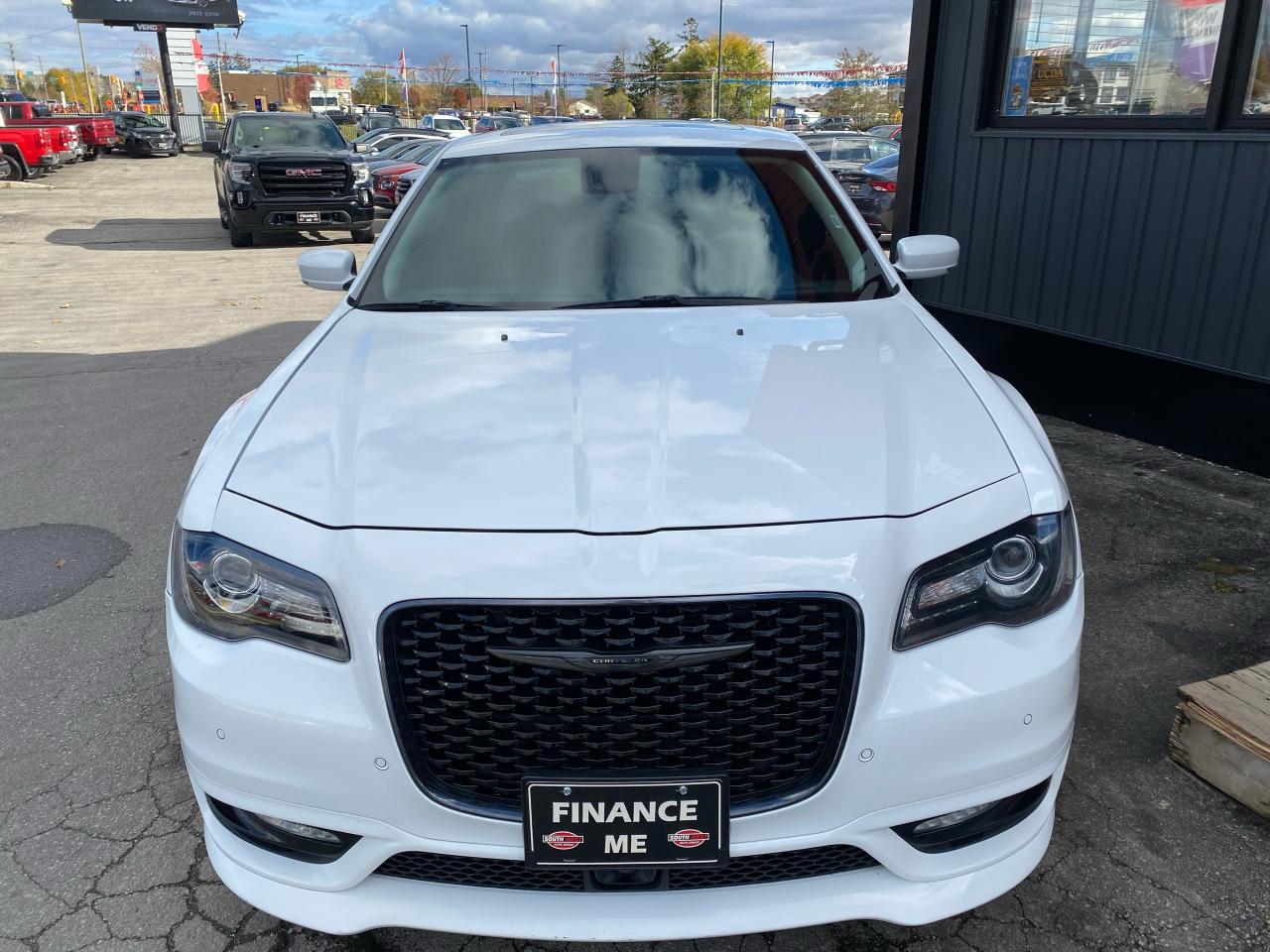 2023 Chrysler 300 300 TOURING L Photo2