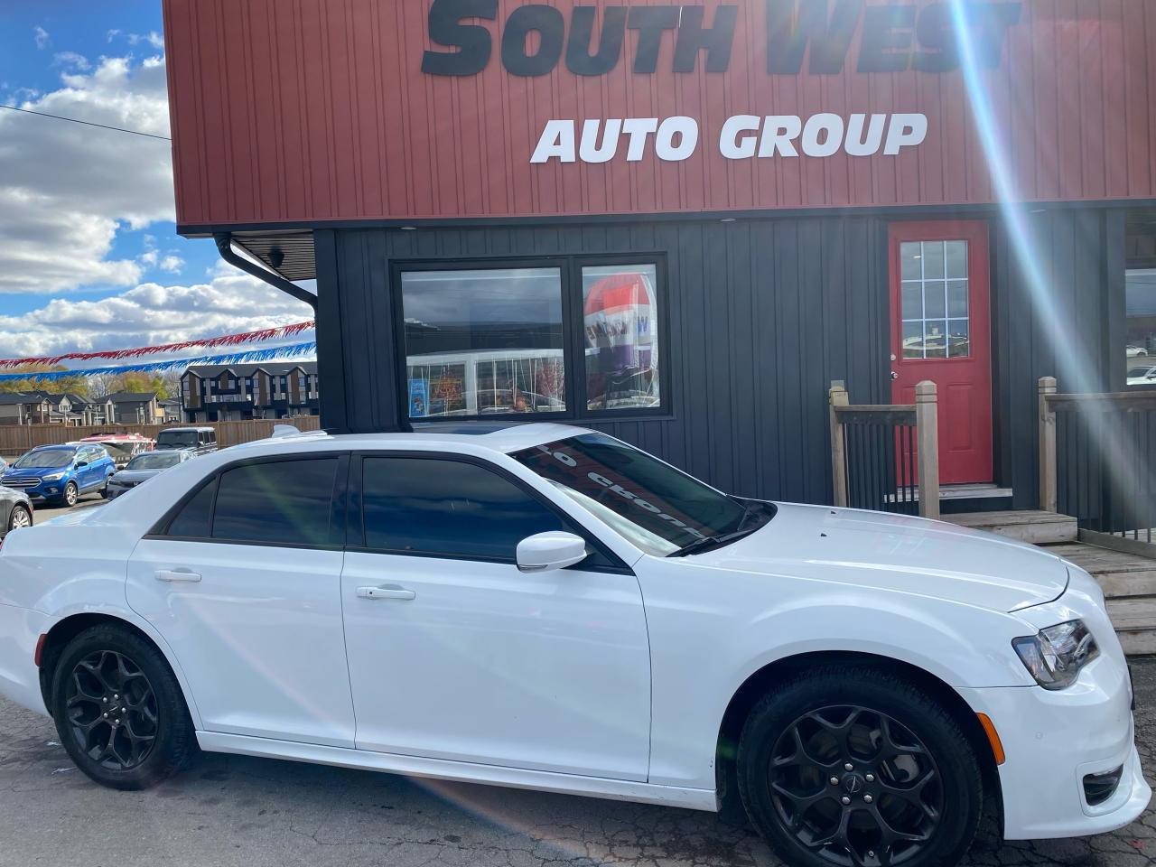 2023 Chrysler 300 300 TOURING L Photo