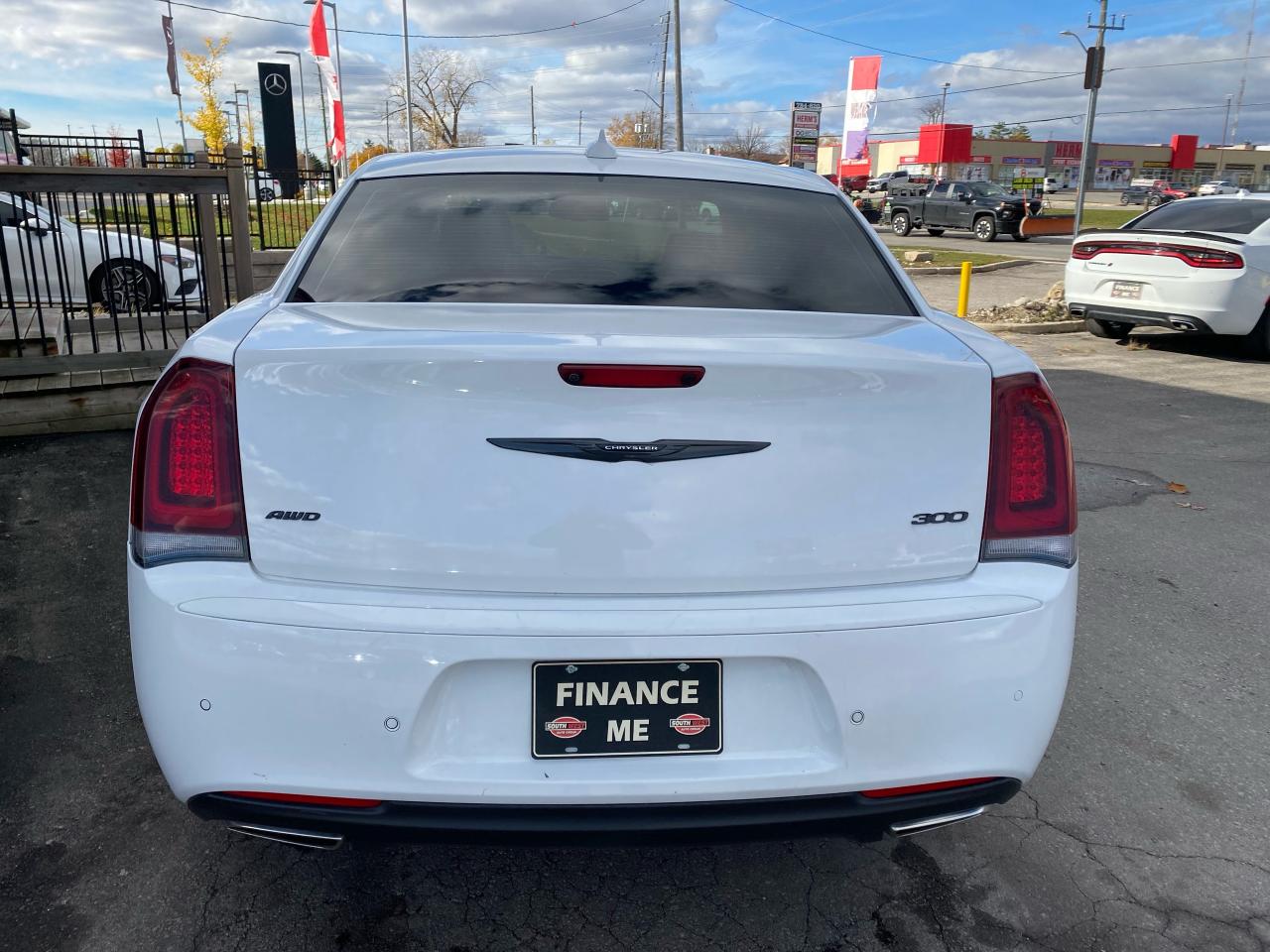 2023 Chrysler 300 300 TOURING L Photo3