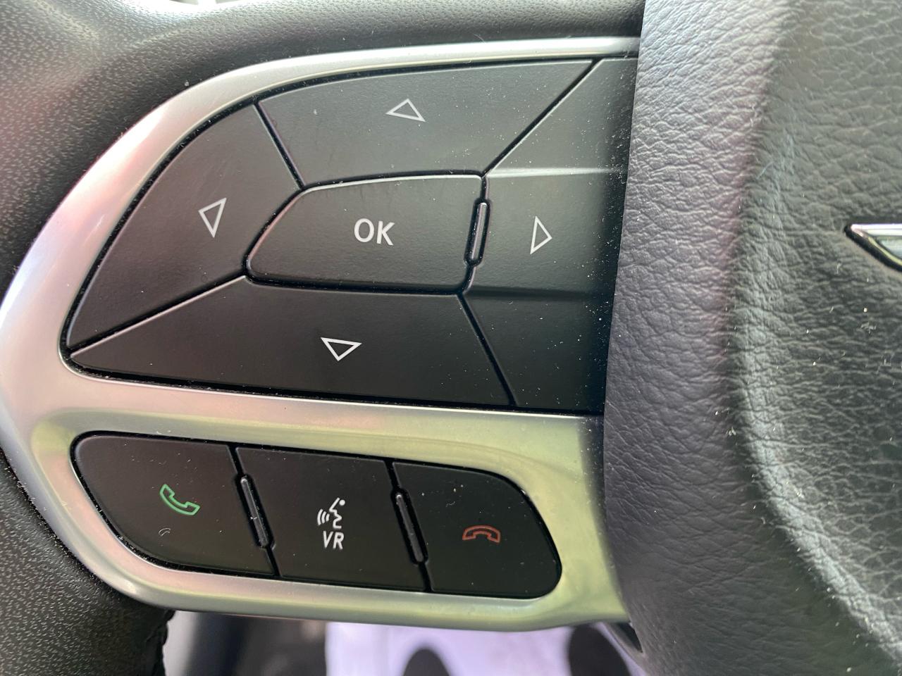 2023 Chrysler 300 300 TOURING L Photo