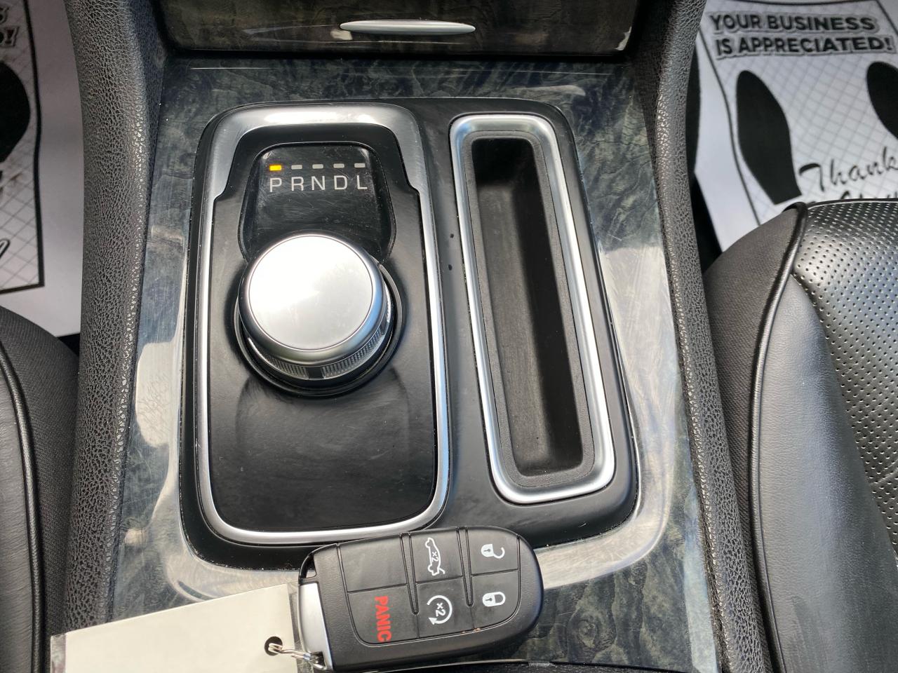 2023 Chrysler 300 300 TOURING L Photo