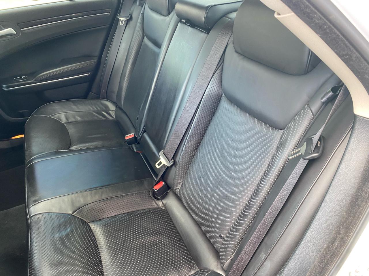 2023 Chrysler 300 300 TOURING L Photo