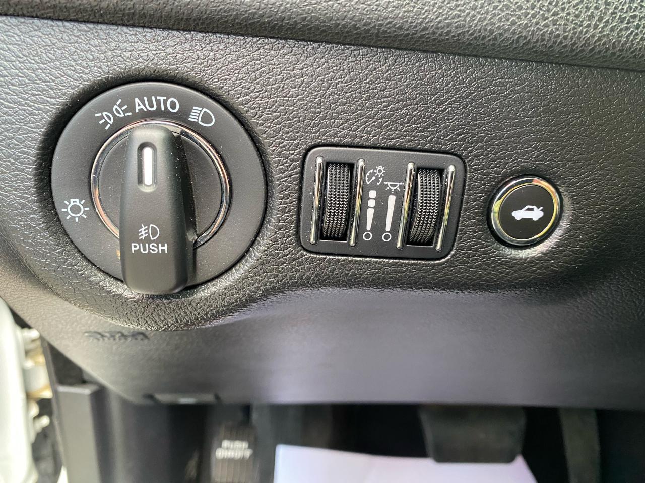 2023 Chrysler 300 300 TOURING L Photo