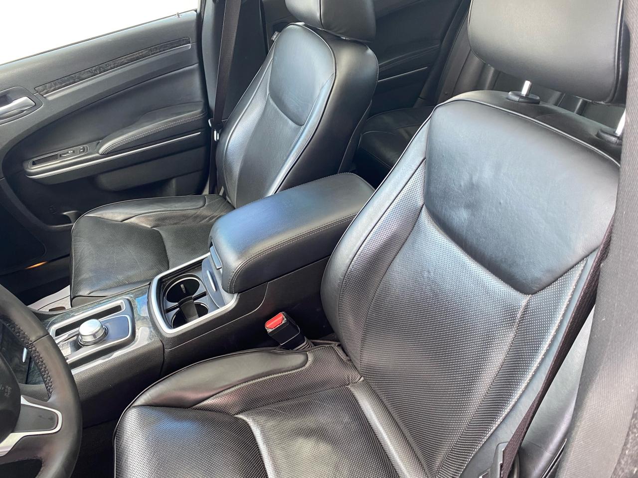 2023 Chrysler 300 300 TOURING L Photo