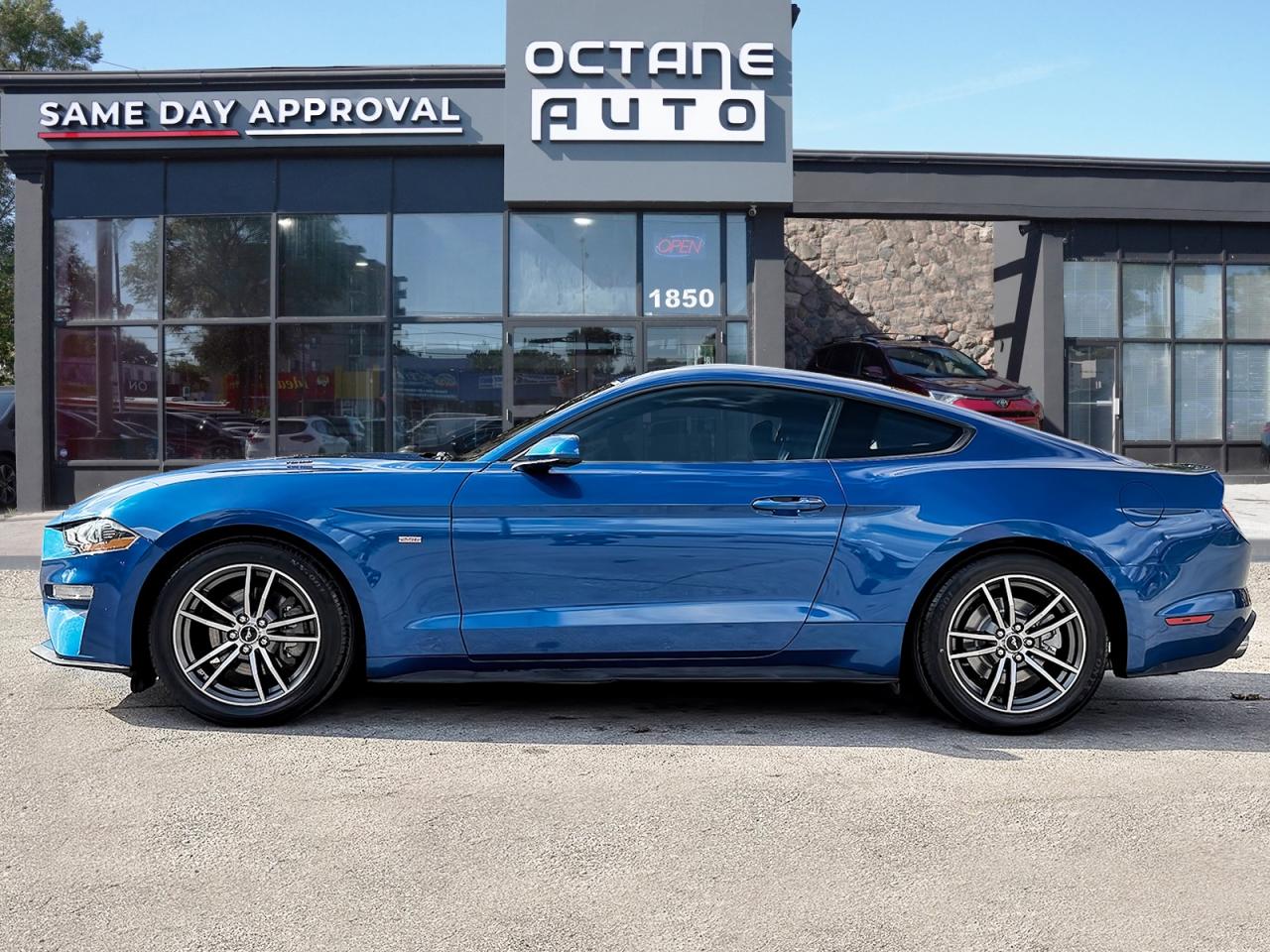 2018 Ford Mustang ECOBOOST COUPE - Photo #3