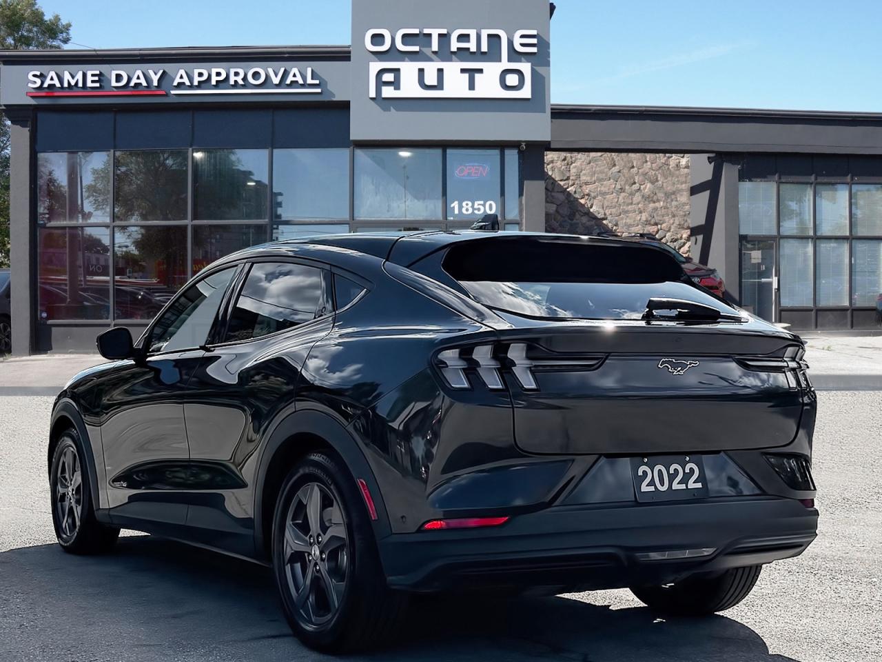 2022 Ford Mustang Mach-E Select AWD Photo3