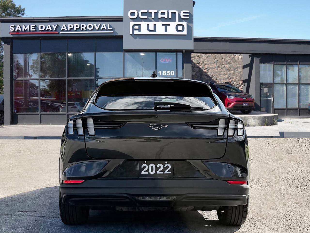 2022 Ford Mustang Mach-E Select AWD Photo4