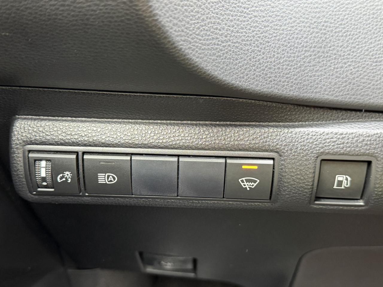 2020 Toyota Corolla LE Hybrid - Photo #19