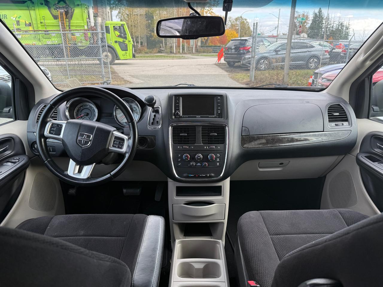 2011 Dodge Grand Caravan SXT FINANCING AVAILABLE Photo10