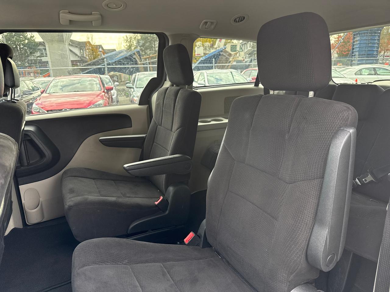 2011 Dodge Grand Caravan SXT FINANCING AVAILABLE Photo13