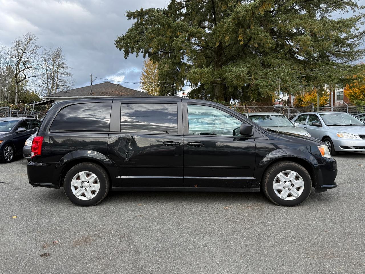 2011 Dodge Grand Caravan SXT FINANCING AVAILABLE Photo4