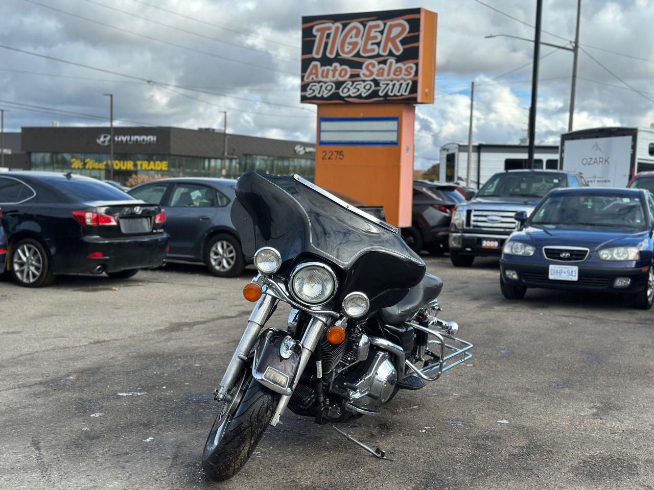 Used 2004 Harley-Davidson Electra Glide Classic LIGHT DAMAGE, GREAT PROJECT, CLEAN TITLE, AS IS for sale in London, ON
