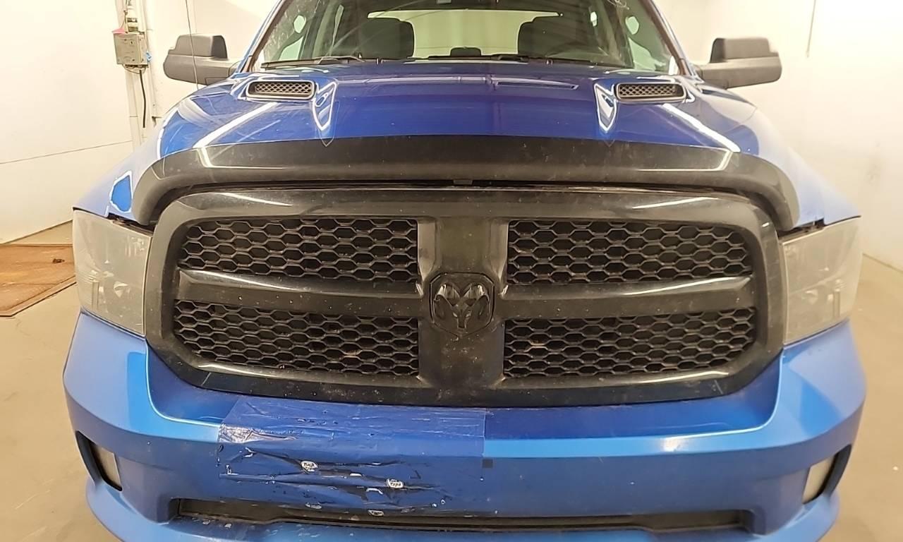 2021 RAM 1500 Classic EXPRESS 4X4 CREW CAB 5'7" BOX - Photo #3