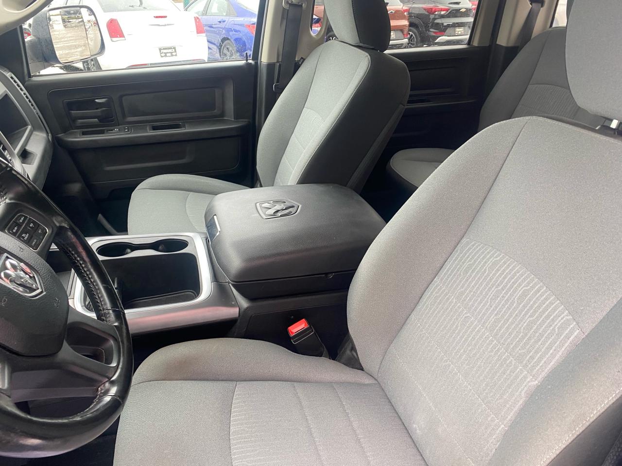 2021 RAM 1500 Classic EXPRESS 4X4 CREW CAB 5'7" BOX Photo