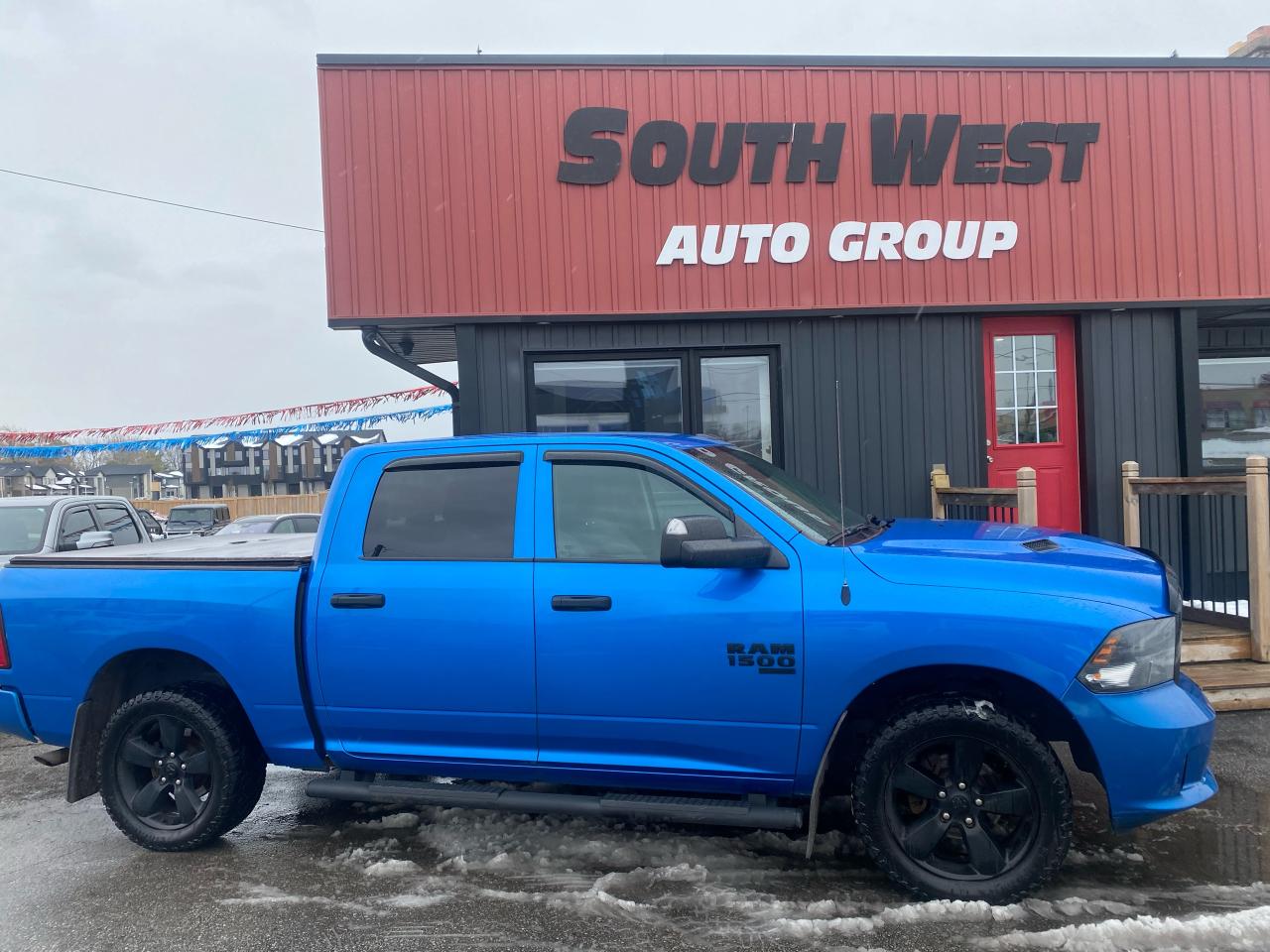 2021 RAM 1500 Classic EXPRESS 4X4 CREW CAB 5'7" BOX Photo