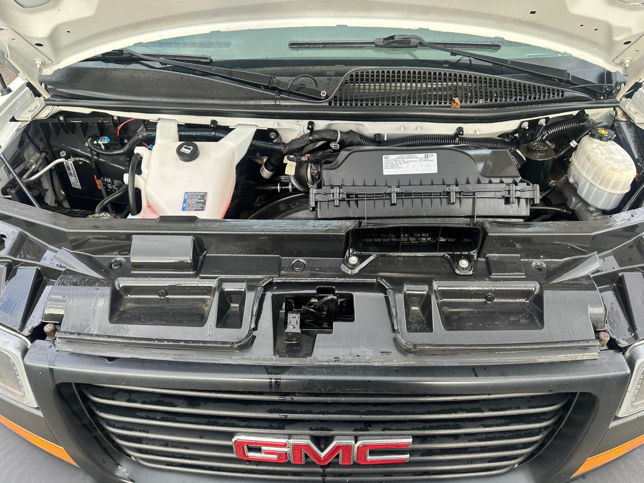 2020 GMC Savana Cargo Van 2500, V6, ONLY 65KMS, CERTIFIED - Photo #9