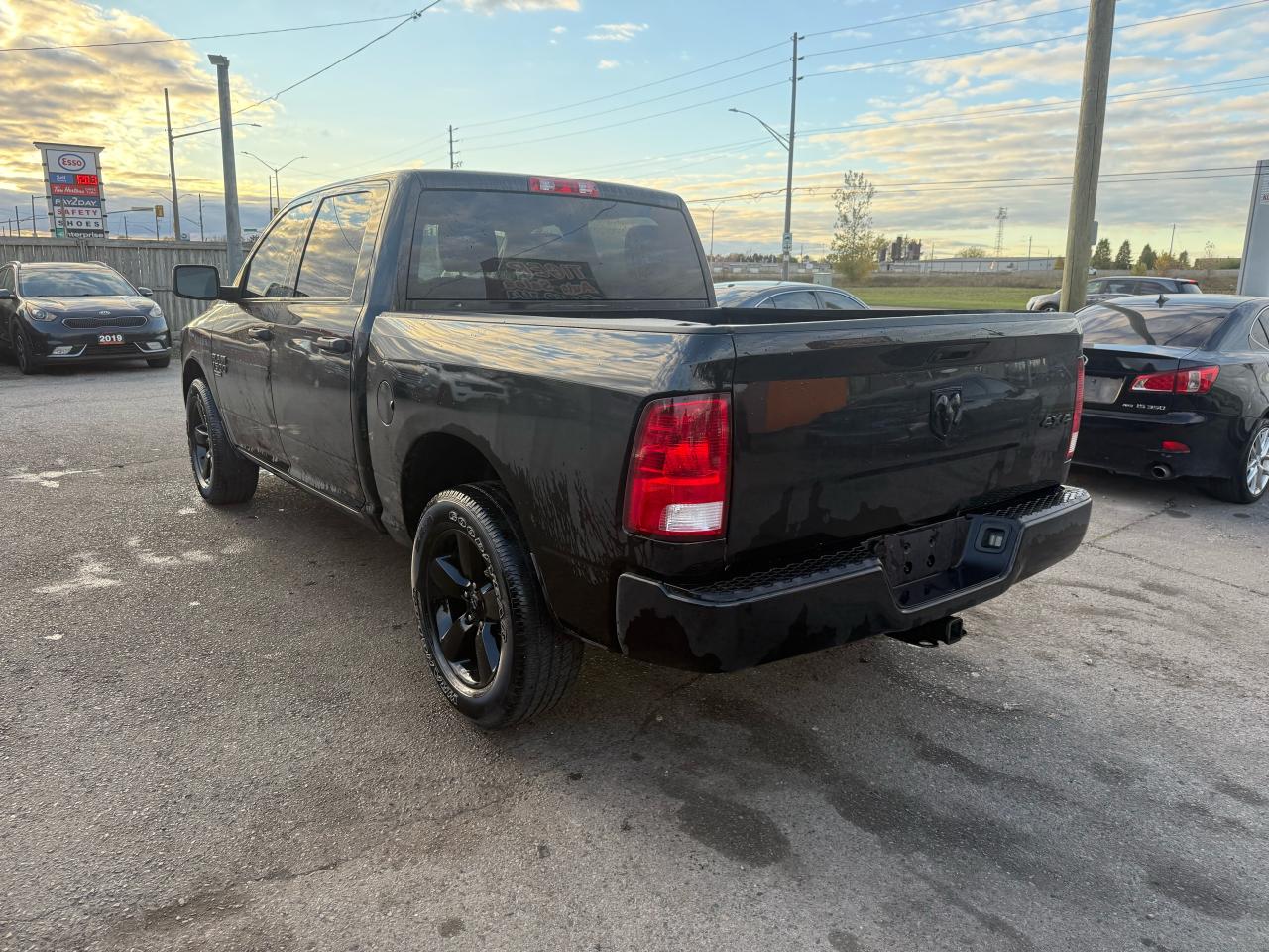 2021 RAM 1500 Classic Express, 4X4, V6, ONLY 46KMS, CERTIFIED - Photo #3