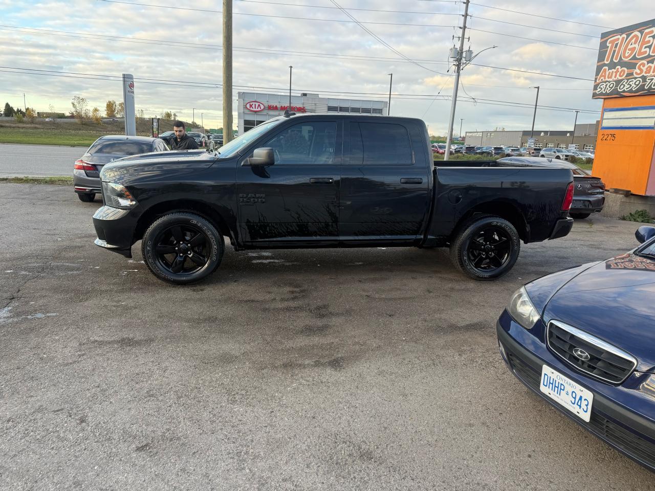 2021 RAM 1500 Classic Express, 4X4, V6, ONLY 46KMS, CERTIFIED - Photo #2