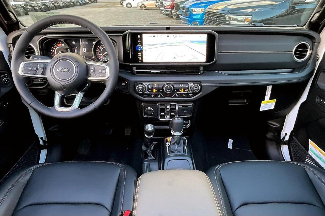 2026 Jeep Wrangler SAHARA | Sky-Top | Leather | Tow Pkg | 18" Wheels Photo4
