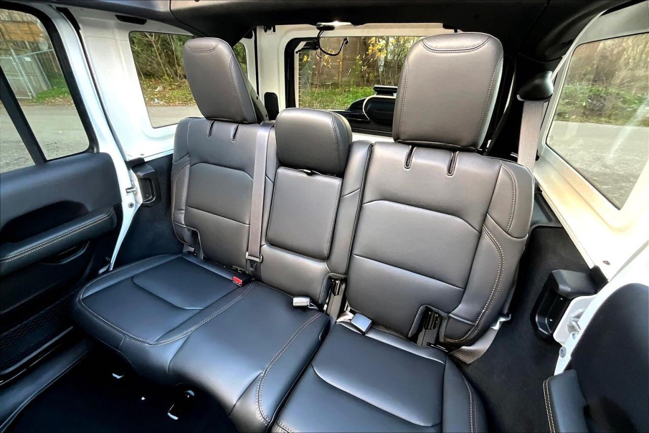 2026 Jeep Wrangler SAHARA | Sky-Top | Leather | Tow Pkg | 18" Wheels Photo