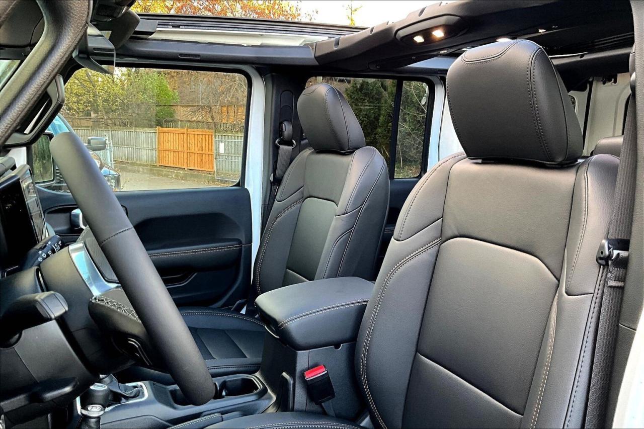 2026 Jeep Wrangler SAHARA | Sky-Top | Leather | Tow Pkg | 18" Wheels Photo