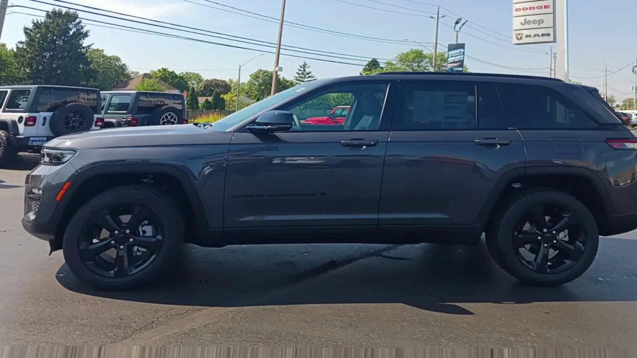 2025 Jeep Grand Cherokee LIMITED 4X4 Photo4