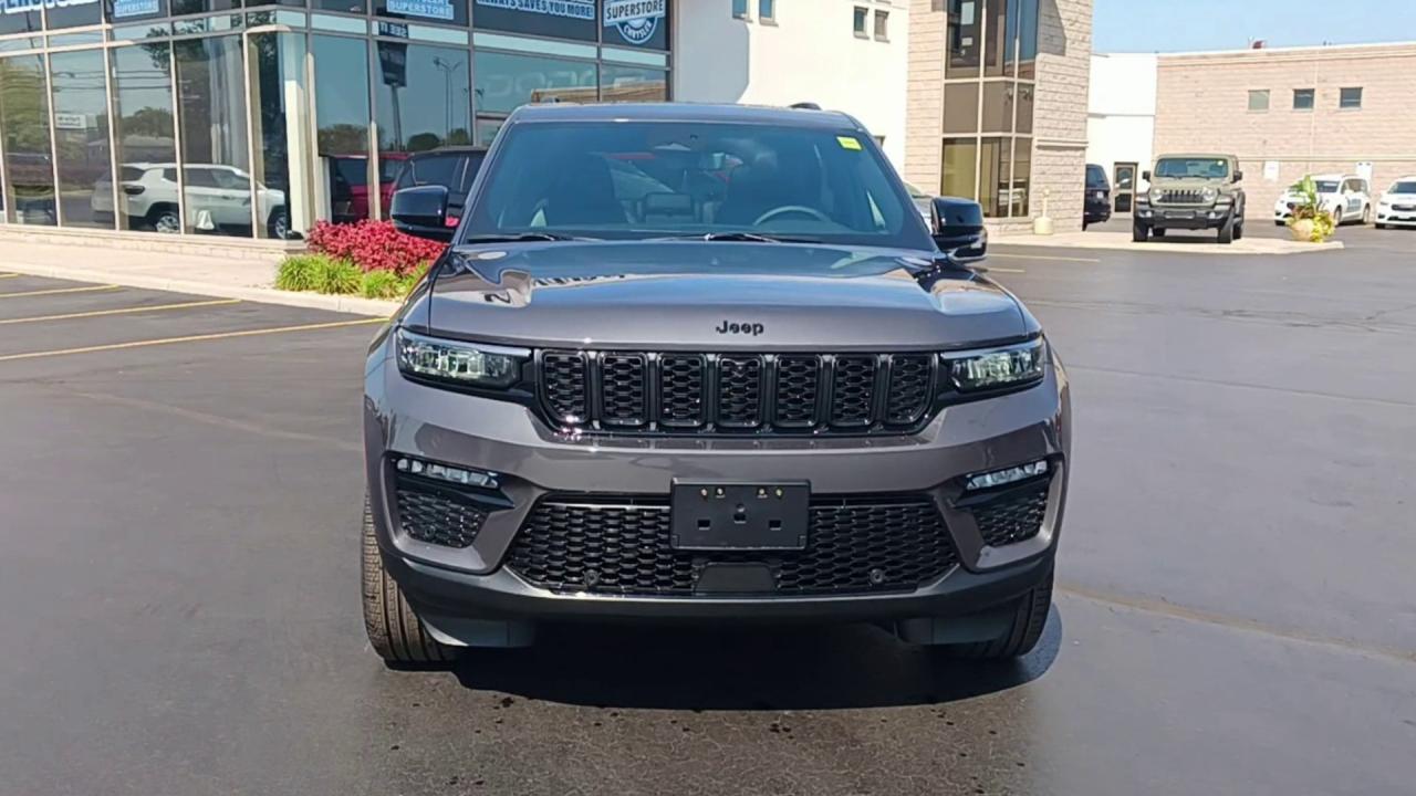 2025 Jeep Grand Cherokee LIMITED 4X4 Photo2