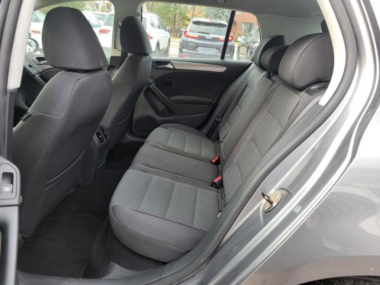 2013 Volkswagen Golf TRENDLINE Photo13