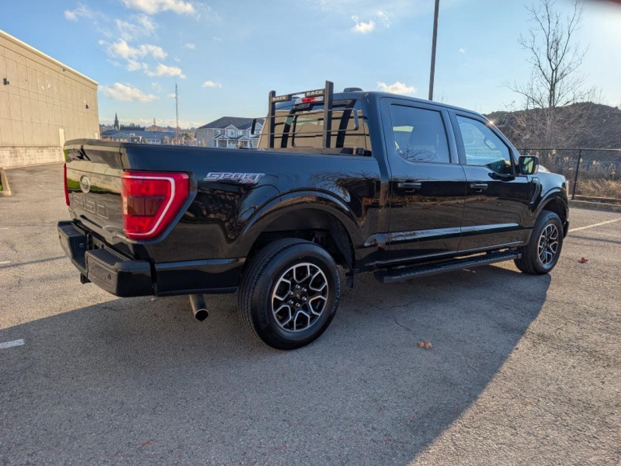 2022 Ford F-150 XLT  **XLT SPORT PKG - 5.0L V8 ENGINE** Photo4