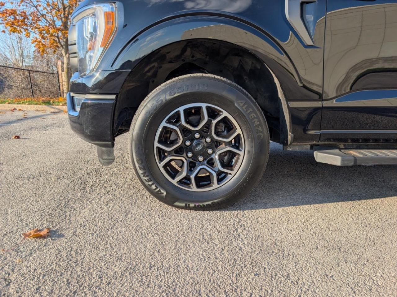 2022 Ford F-150 XLT  **XLT SPORT PKG - 5.0L V8 ENGINE** Photo