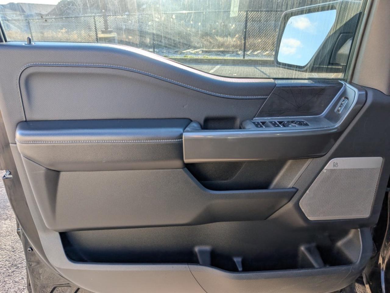 2022 Ford F-150 XLT  **XLT SPORT PKG - 5.0L V8 ENGINE** Photo