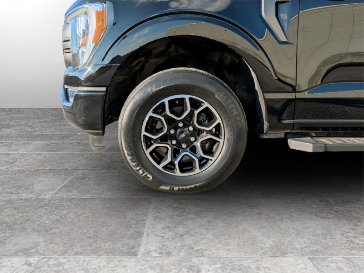 2022 Ford F-150 XLT  **XLT SPORT PKG - 5.0L V8 ENGINE** Photo