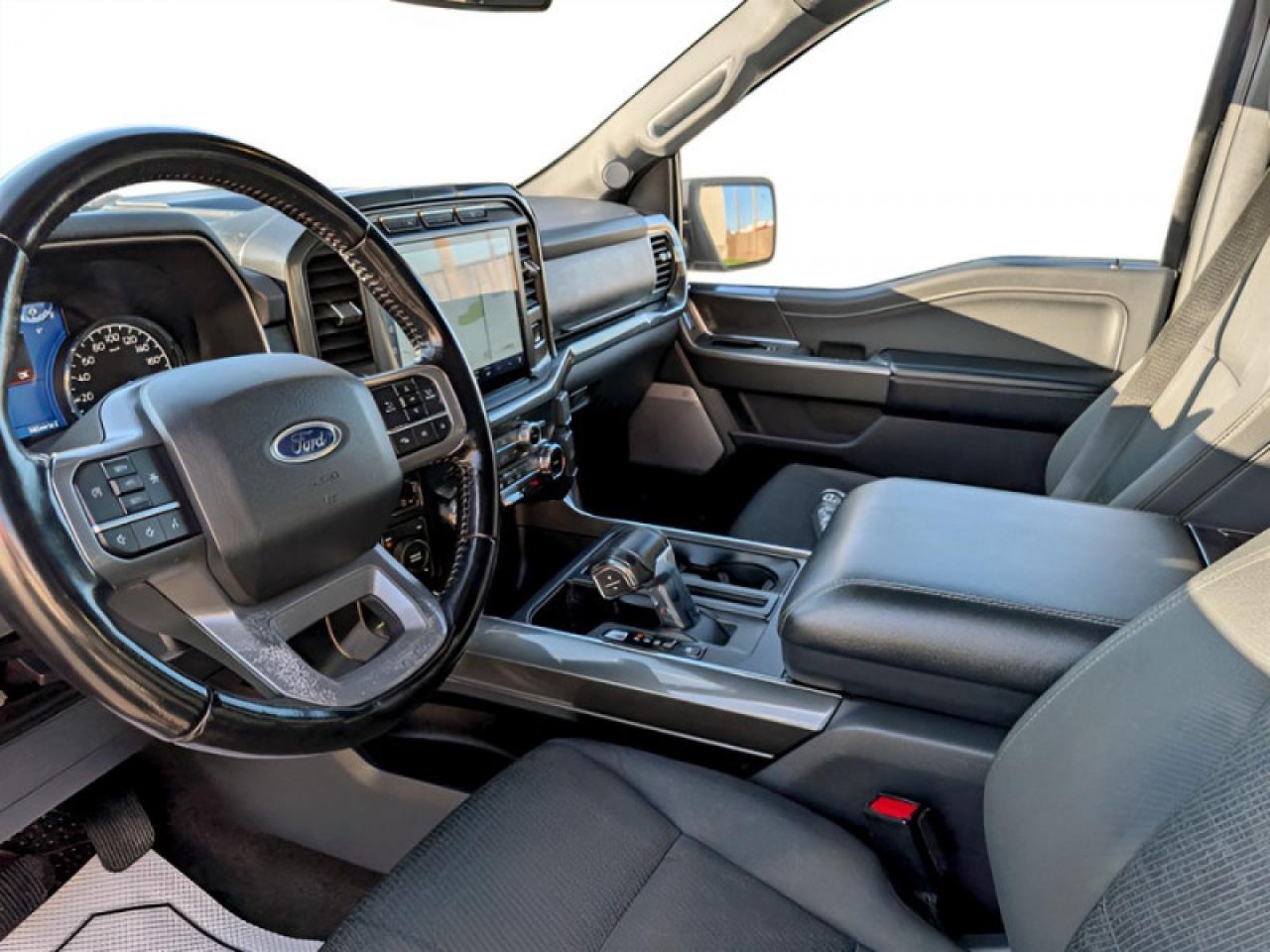 2022 Ford F-150 XLT  **XLT SPORT PKG - 5.0L V8 ENGINE** Photo