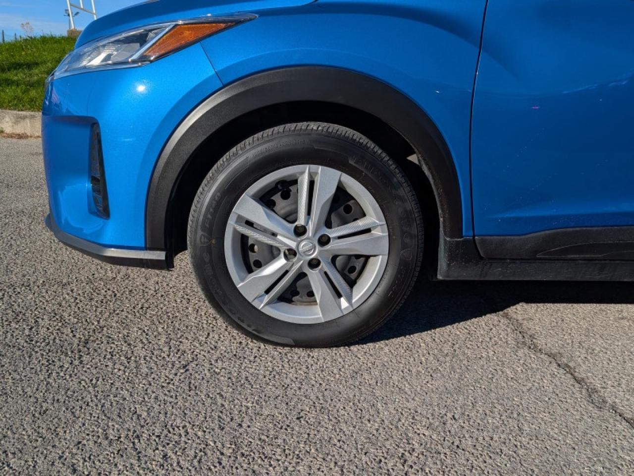 2024 Nissan Kicks S  **BLIND SPOT - APPLE CP** Photo