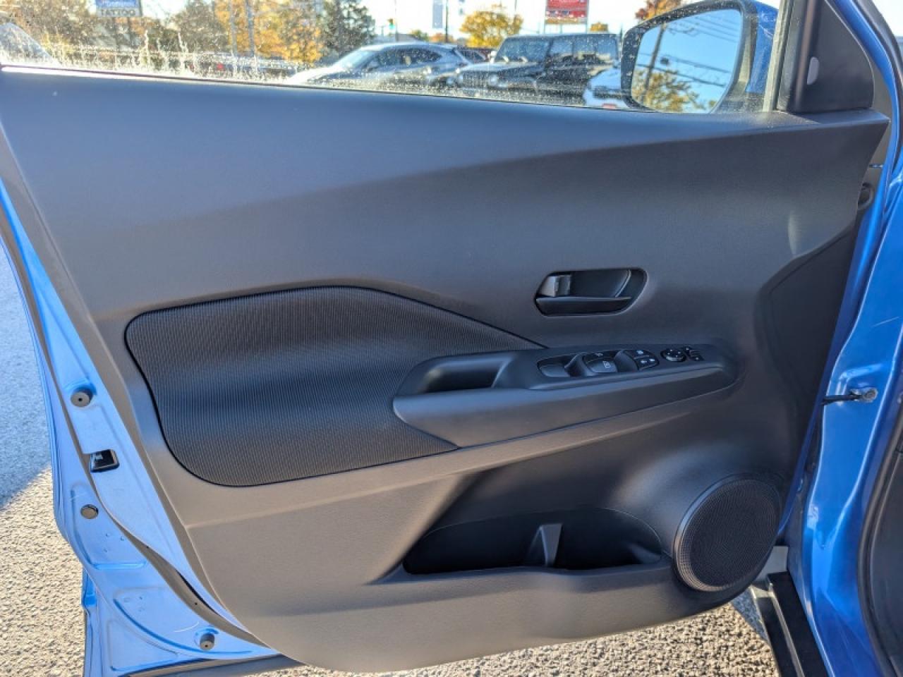 2024 Nissan Kicks S  **BLIND SPOT - APPLE CP** Photo