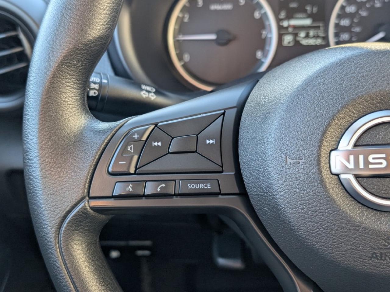 2024 Nissan Kicks S  **BLIND SPOT - APPLE CP** Photo