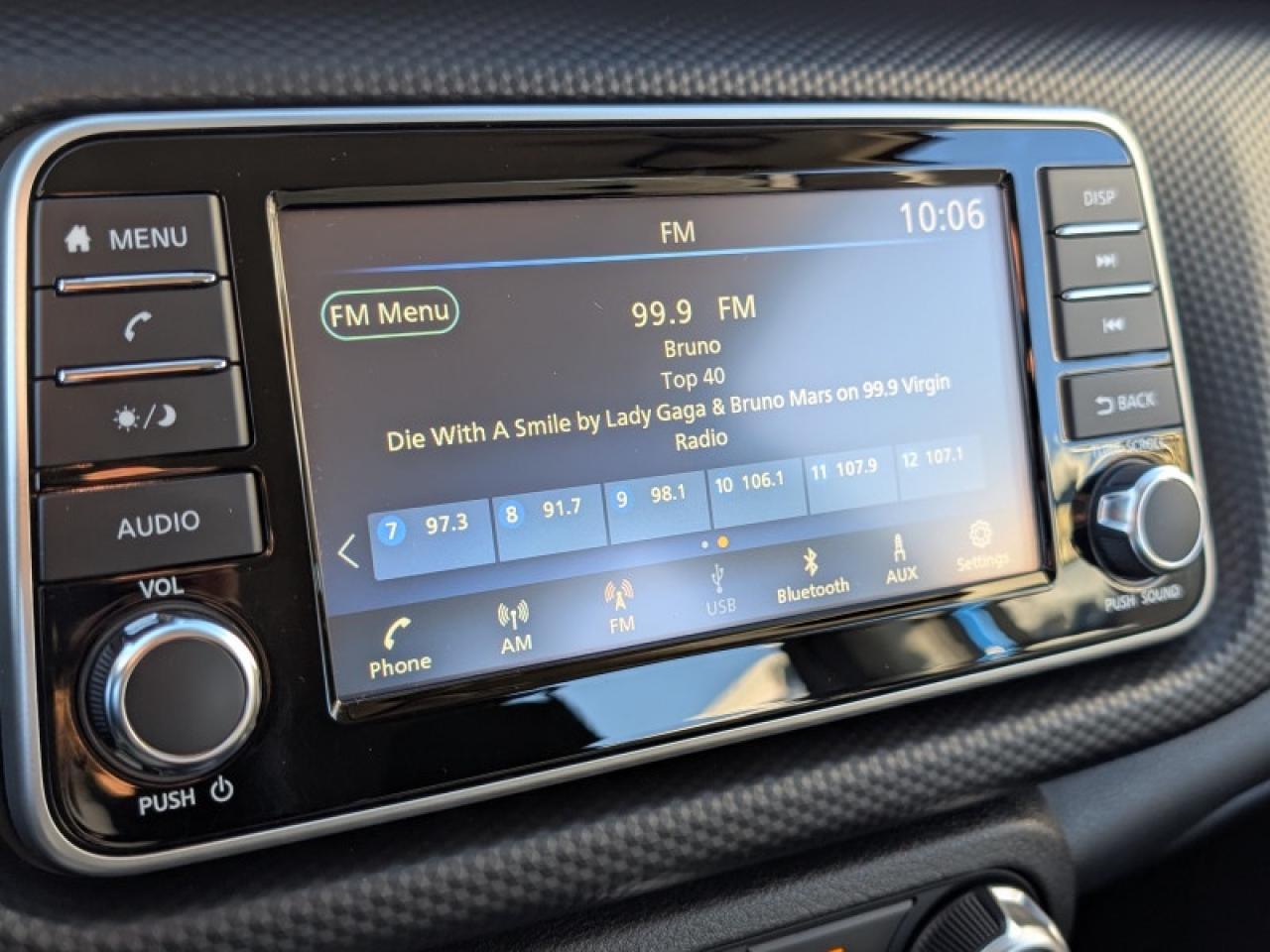 2024 Nissan Kicks S  **BLIND SPOT - APPLE CP** Photo