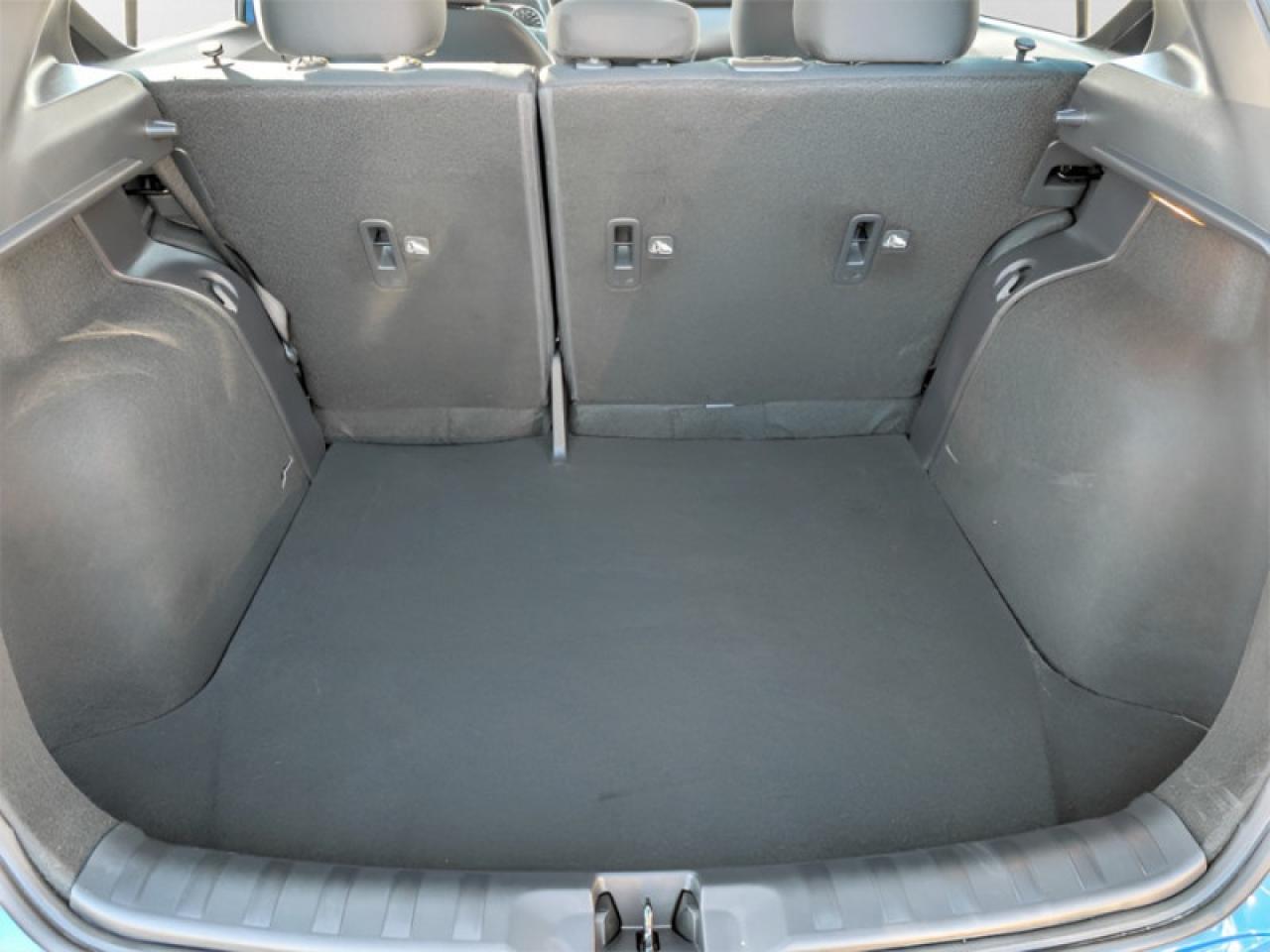 2024 Nissan Kicks S  **BLIND SPOT - APPLE CP** Photo