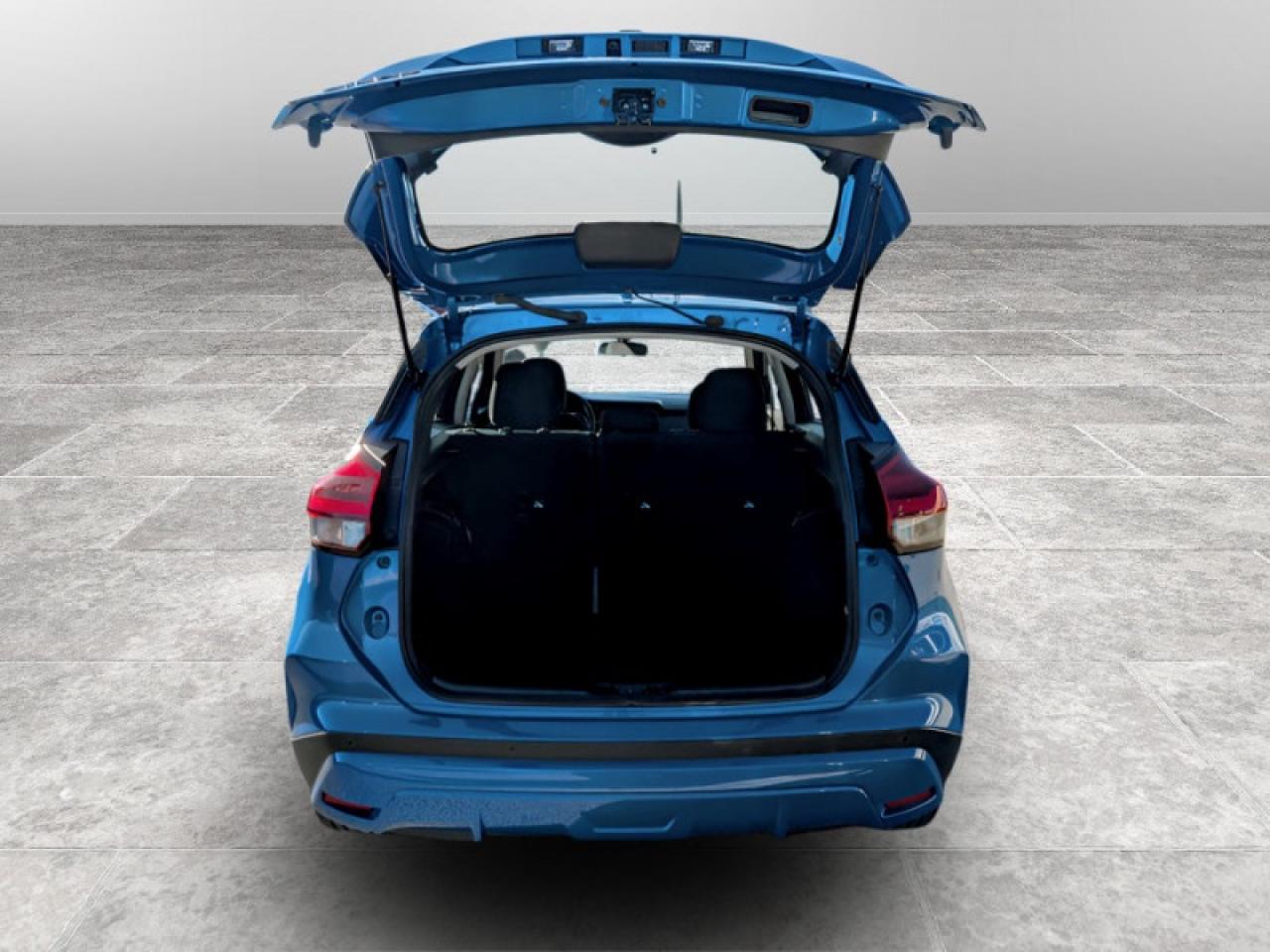 2024 Nissan Kicks S  **BLIND SPOT - APPLE CP** Photo